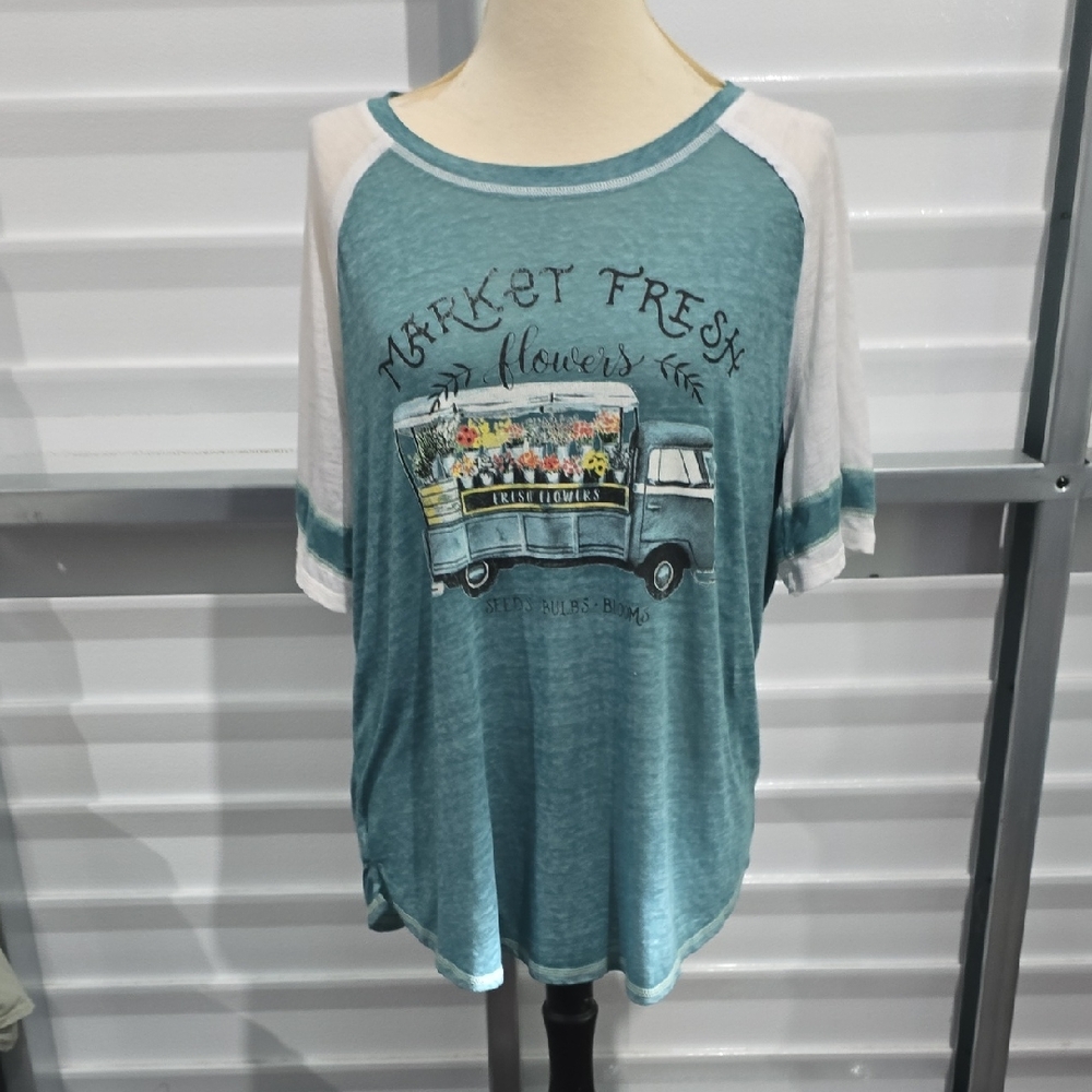 Sable Sky Teal and White Graphic Tee‎ Size 2X